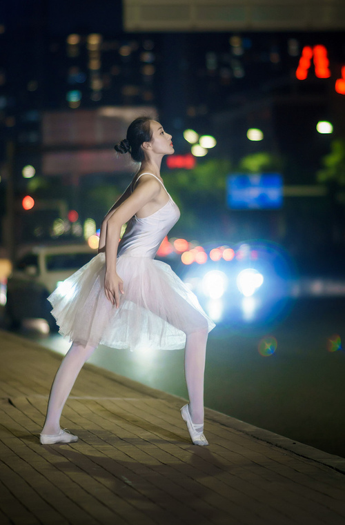 斯图加特球员组织公益活动,展现俱乐部社会责任,斯图加特球迷众筹