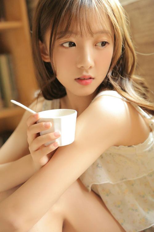 重庆队在激烈对决中夺得胜利，士气高昂，重庆队首发